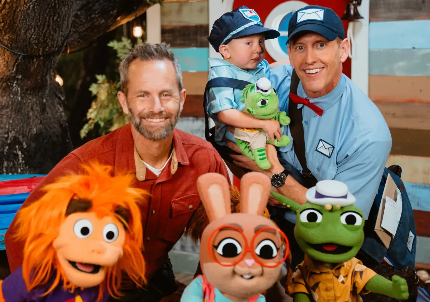 Kirk Cameron with the Iggy and Mr. Kirk puppet characters